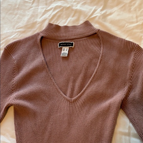 Beautiful blush long sleeved dress - Picture 2 of 2